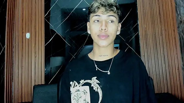 Snapshot of Timmy_Kiing_ chatting on December 20, 9:11 pm Timmy Kiing online show from December 20, 9:11 pm