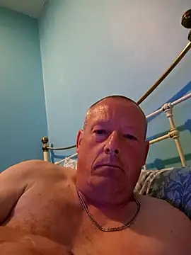 Snapshot of Tyson120 chatting on May 16, 12:18 am Tyson120 online show from May 16, 12:18 am