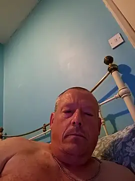 Snapshot of Tyson120 chatting on June 5, 11:21 pm Tyson120 online show from June 5, 11:21 pm