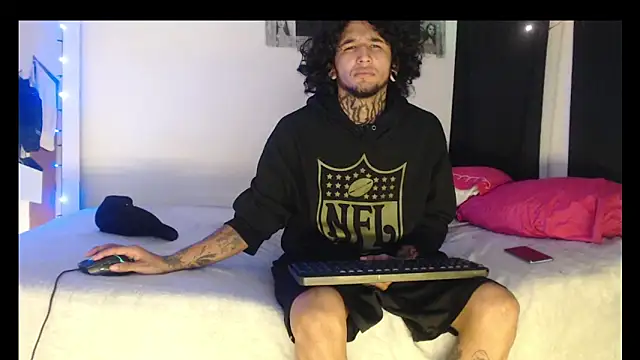 Snapshot of Yuki_mil chatting on November 8, 3:23 pm Yuki mil online show from November 8, 3:23 pm