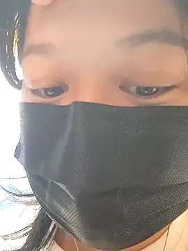 Snapshot of StrayedForename chatting on April 9, 9:36 am StrayedForename online show from April 9, 9:36 am