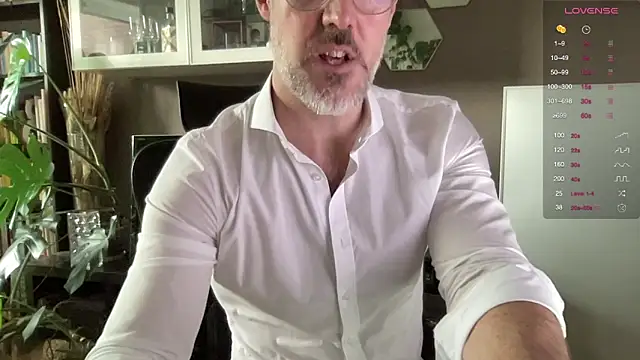 Snapshot of the_new_fit_rubinho chatting on November 13, 9:19 am the new fit rubinho online show from November 13, 9:19 am