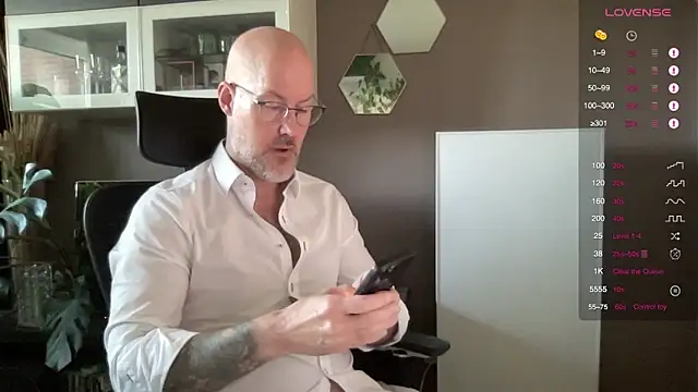 Snapshot of the_new_fit_rubinho chatting on March 27, 6:52 am the new fit rubinho online show from March 27, 6:52 am