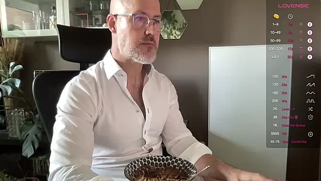 Snapshot of the_new_fit_rubinho chatting on March 27, 8:48 am the new fit rubinho online show from March 27, 8:48 am