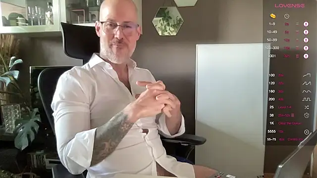 Snapshot of the_new_fit_rubinho chatting on April 1, 8:59 am the new fit rubinho online show from April 1, 8:59 am