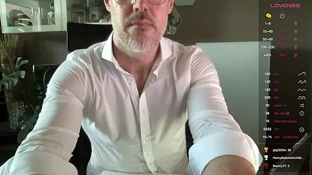 Snapshot of the_new_fit_rubinho chatting on April 9, 6:19 am the new fit rubinho online show from April 9, 6:19 am
