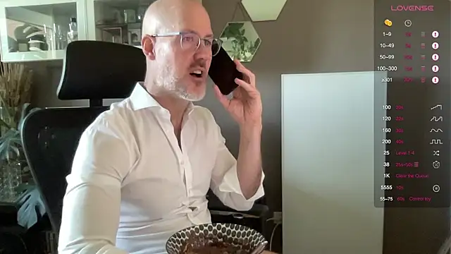 Snapshot of the_new_fit_rubinho chatting on April 30, 7:58 am the new fit rubinho online show from April 30, 7:58 am
