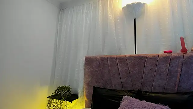 Victoriaa Anderson online show from March 17, 1:58 pm