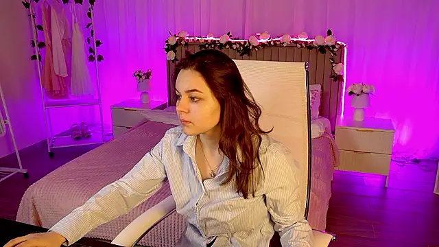 FrancescaCavaliere online show from March 3, 6:41 am