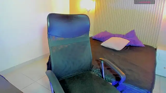 Snapshot of SashaSmithh1 chatting on November 9, 6:01 am SashaSmithh1 online show from November 9, 6:01 am