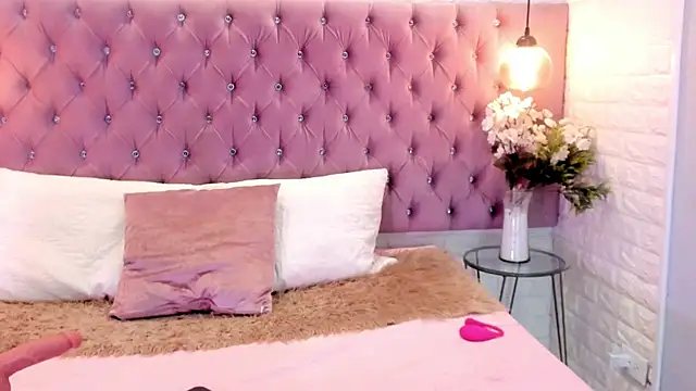Snapshot of miel_18 chatting on May 1, 3:44 am miel 18 online show from May 1, 3:44 am