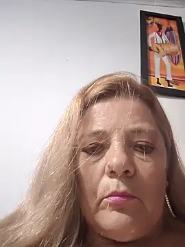Snapshot of karlaanqui1 chatting on April 17, 10:35 pm karlaanqui1 online show from April 17, 10:35 pm