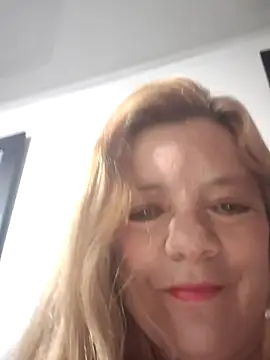 Snapshot of karlaanqui1 chatting on April 23, 9:52 am karlaanqui1 online show from April 23, 9:52 am