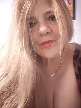 Snapshot of karlaanqui1 chatting on April 26, 10:57 am karlaanqui1 online show from April 26, 10:57 am