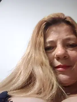 Snapshot of karlaanqui1 chatting on April 27, 10:13 am karlaanqui1 online show from April 27, 10:13 am