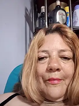 Snapshot of karlaanqui1 chatting on May 19, 10:43 am karlaanqui1 online show from May 19, 10:43 am
