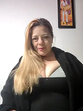 Snapshot of karlaanqui1 chatting on May 20, 10:43 am karlaanqui1 online show from May 20, 10:43 am