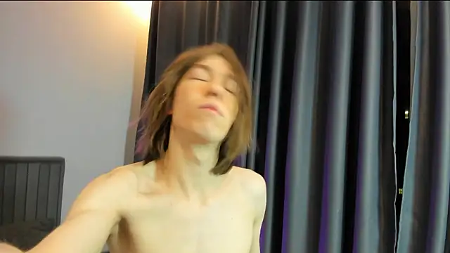 kr1sfemboy online show from February 18, 4:14 pm