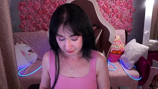 Snapshot of CarolinaaFoxyyy chatting on May 18, 6:47 pm CarolinaaFoxyyy online show from May 18, 6:47 pm