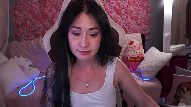 Snapshot of CarolinaaFoxyyy chatting on May 22, 6:35 pm CarolinaaFoxyyy online show from May 22, 6:35 pm