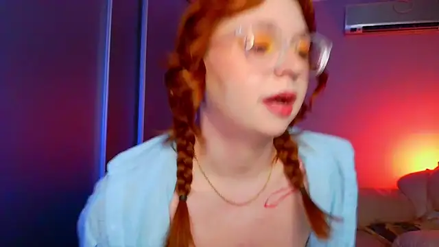Snapshot of Erica_Nelson chatting on June 5, 4:30 am Erica Nelson online show from June 5, 4:30 am