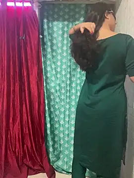 Snapshot of Red_Queen_11 chatting on February 27, 6:41 pm Red Queen 11 online show from February 27, 6:41 pm