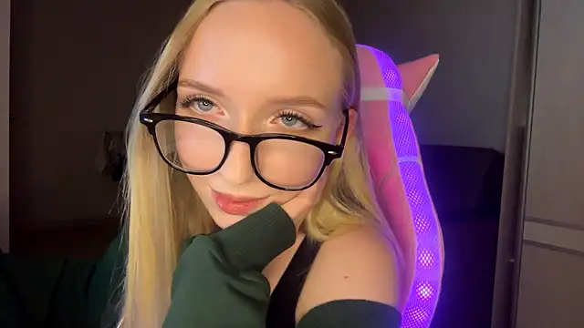 Snapshot of LaceDream chatting on November 11, 9:15 pm LaceDream online show from November 11, 9:15 pm