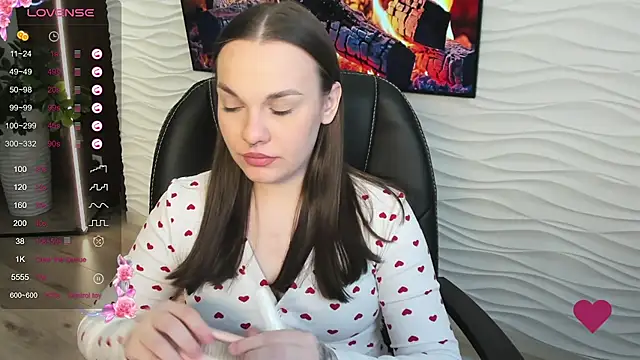 Snapshot of Mila_Milano chatting on November 10, 10:14 am Mila Milano online show from November 10, 10:14 am