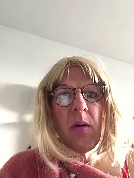 simone xdressing online show from December 21, 2:13 pm