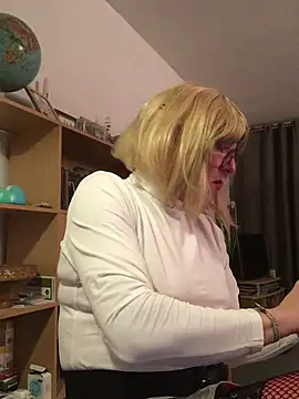 simone xdressing online show from February 8, 12:36 am