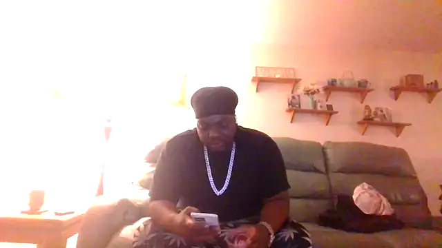 Snapshot of BrooklynLenore47 chatting on November 12, 8:15 am BrooklynLenore47 online show from November 12, 8:15 am