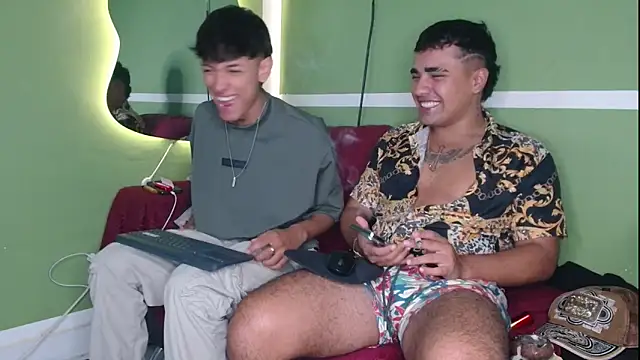 Snapshot of hank_hand chatting on November 12, 12:11 am hank hand online show from November 12, 12:11 am