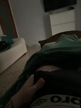 Snapshot of simeonehivd chatting on January 19, 1:04 pm simeonehivd online show from January 19, 1:04 pm