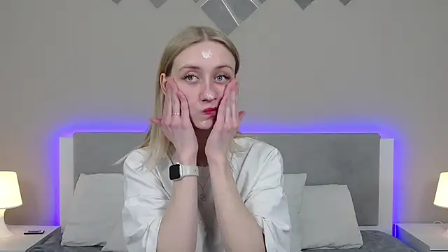 RachaelCute online show from March 12, 9:15 am