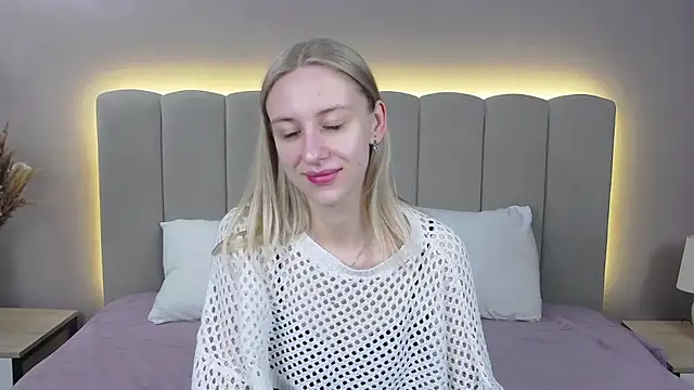 RachaelCute online show from March 22, 7:23 am