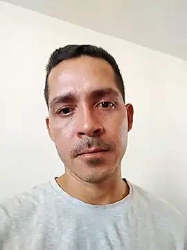 Snapshot of Damian-liam chatting on November 11, 4:51 pm Damian-liam online show from November 11, 4:51 pm