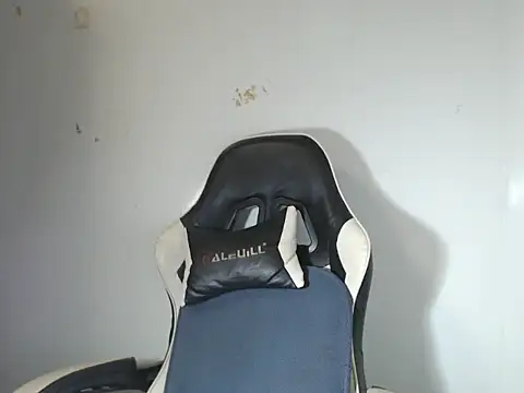 andy cummy27 online show from December 5, 1:31 pm