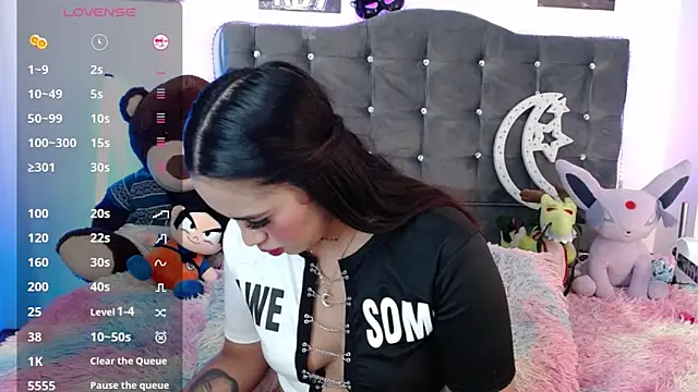 lunabritton1 online show from April 14, 3:34 am