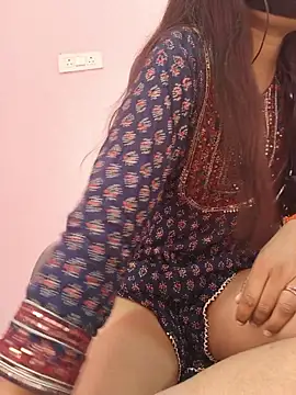 Snapshot of Iamyourdarling chatting on November 22, 6:01 am Iamyourdarling online show from November 22, 6:01 am