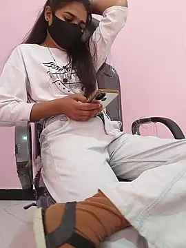 Snapshot of Iamyourdarling chatting on December 2, 5:46 am Iamyourdarling online show from December 2, 5:46 am