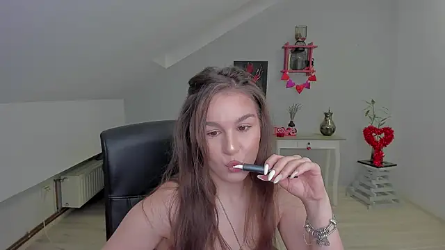 LouannaHart online show from February 13, 4:52 am