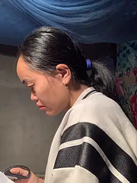 Snapshot of phuong_cute chatting on November 11, 2:22 am phuong cute online show from November 11, 2:22 am