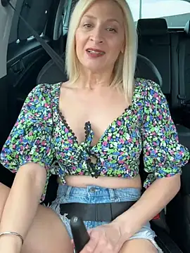 Snapshot of HOTLadyluna chatting on May 16, 1:43 pm HOTLadyluna online show from May 16, 1:43 pm