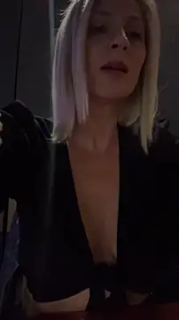 Snapshot of HOTLadyluna chatting on May 25, 8:59 pm HOTLadyluna online show from May 25, 8:59 pm