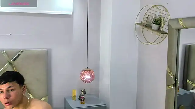 Snapshot of AaronFonseca_ chatting on November 12, 8:08 pm AaronFonseca online show from November 12, 8:08 pm