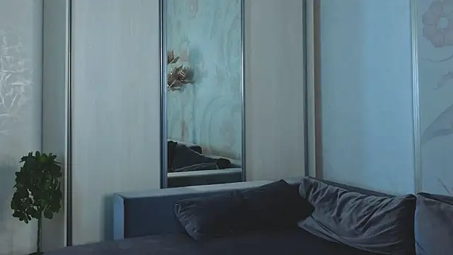 Snapshot of SecretVenom chatting on November 15, 8:11 am SecretVenom online show from November 15, 8:11 am