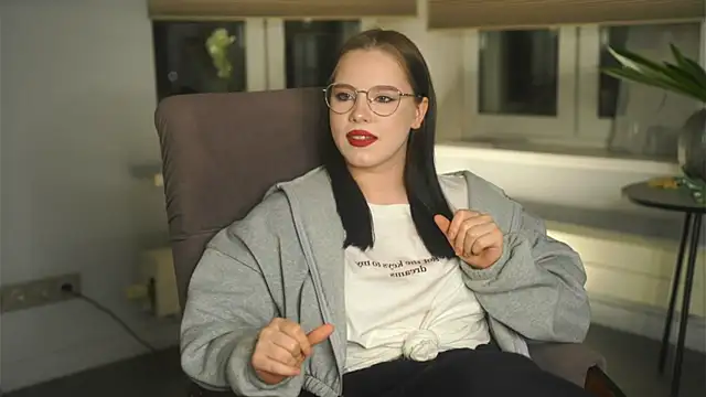 Snapshot of CrystaSvendsen chatting on November 11, 12:49 pm CrystaSvendsen online show from November 11, 12:49 pm