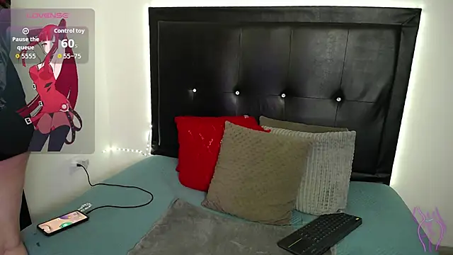 Snapshot of perla_stone_20 chatting on June 25, 7:29 pm perla stone 20 online show from June 25, 7:29 pm