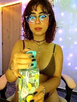 Snapshot of Sarah_Lark- chatting on April 20, 11:50 pm Sarah Lark- online show from April 20, 11:50 pm