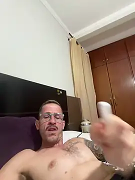 Snapshot of Lucasjandre chatting on May 16, 12:18 am Lucasjandre online show from May 16, 12:18 am